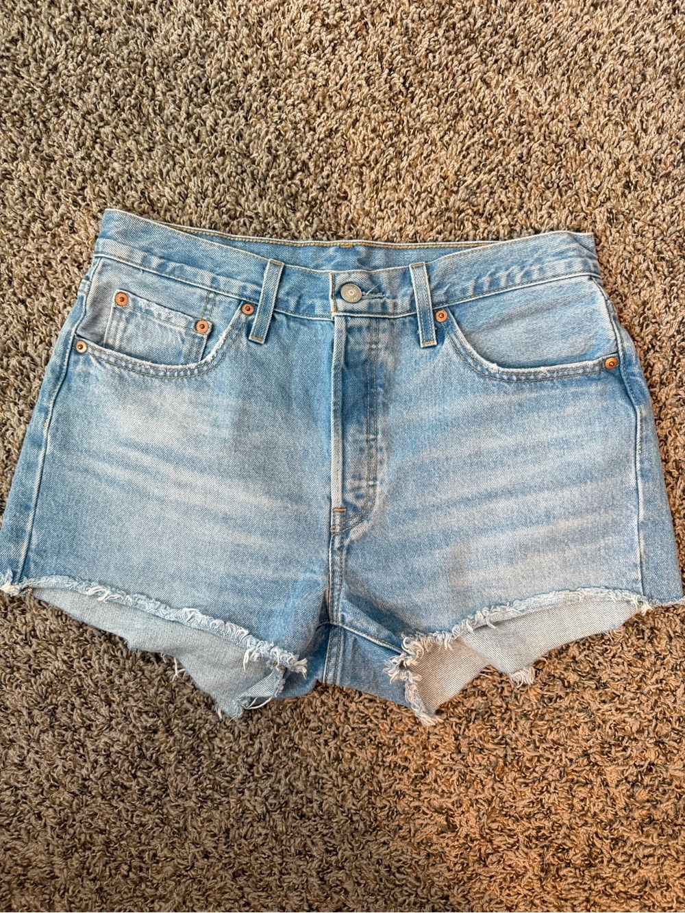 ⚡️Levi’s 501 Light Wash Denim Shorts - Classic Frayed Hem